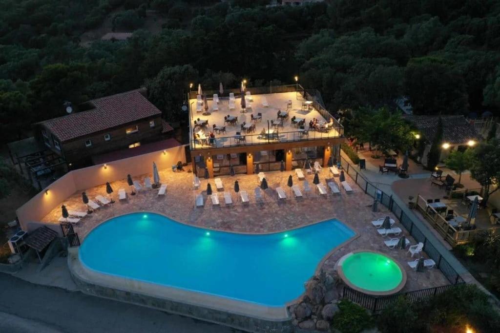 an aerial view of a house with a swimming pool at Camping 4 étoiles - Piscine - ccbfiee in Olmeto