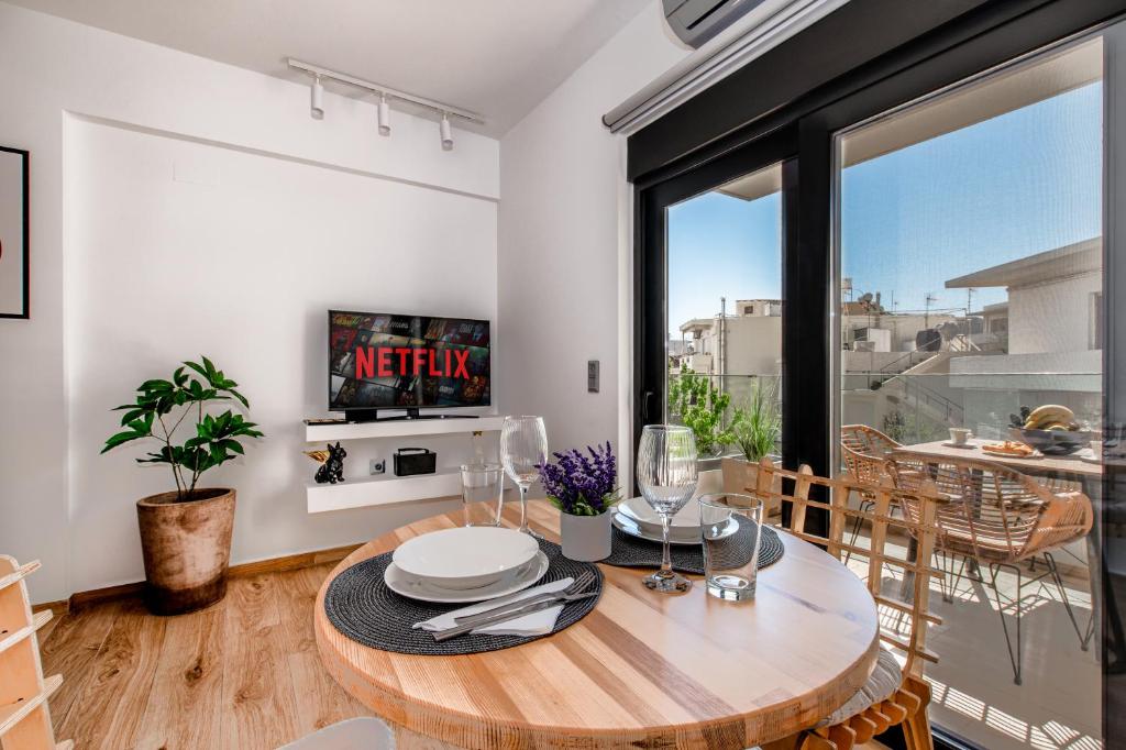 Feta Breeze Seaside Apartment 60-sec Walk to the Beach