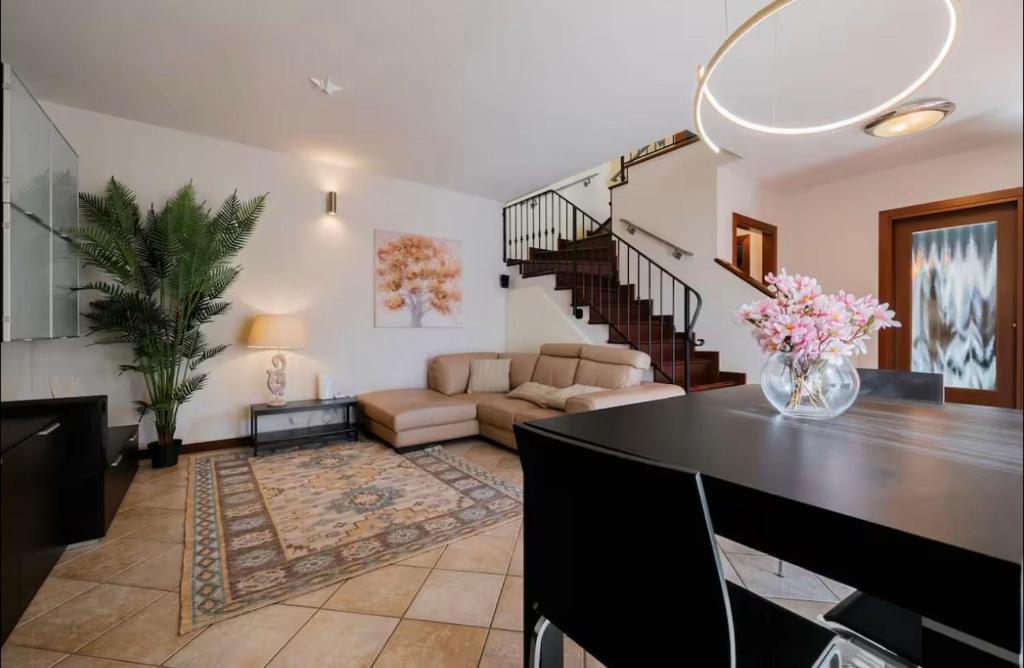 a living room with a table and a couch at Casa di Iaio - Wi-Fi Netflix Home Cinema in Gorizia