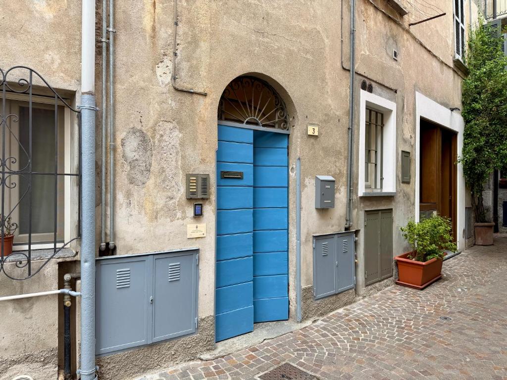 a blue door on the side of a building at The Nest in Mandello del Lario
