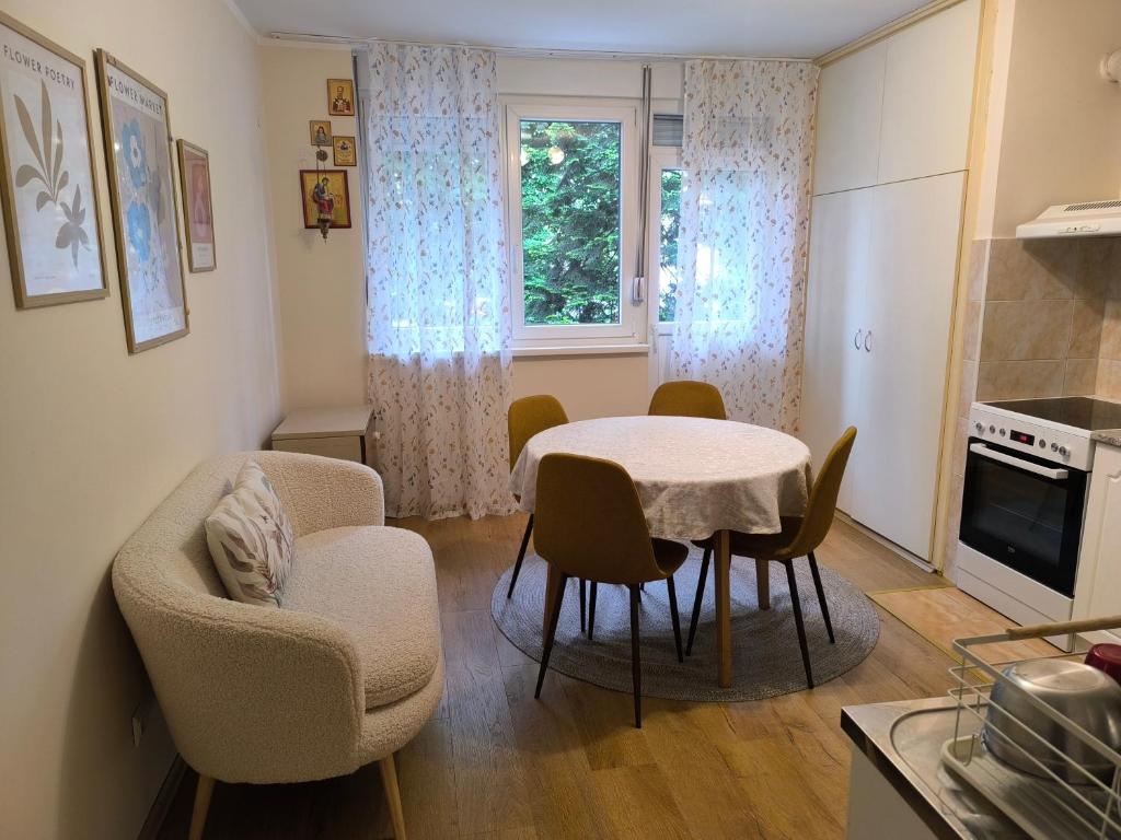 a kitchen and dining room with a table and chairs at Moj Mali Hotel in Valjevo