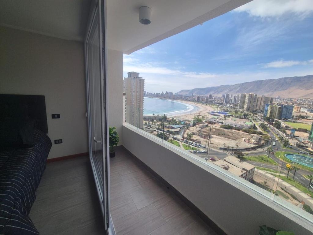 a room with a large window with a view of the ocean at Studio Distrito Cavancha 2 in Iquique