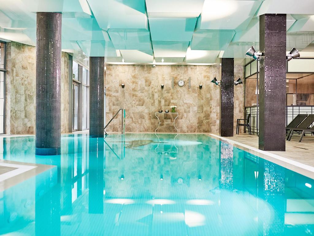Bazén v ubytování VacationClub - Diune Apartment 502B nebo v jeho okolí