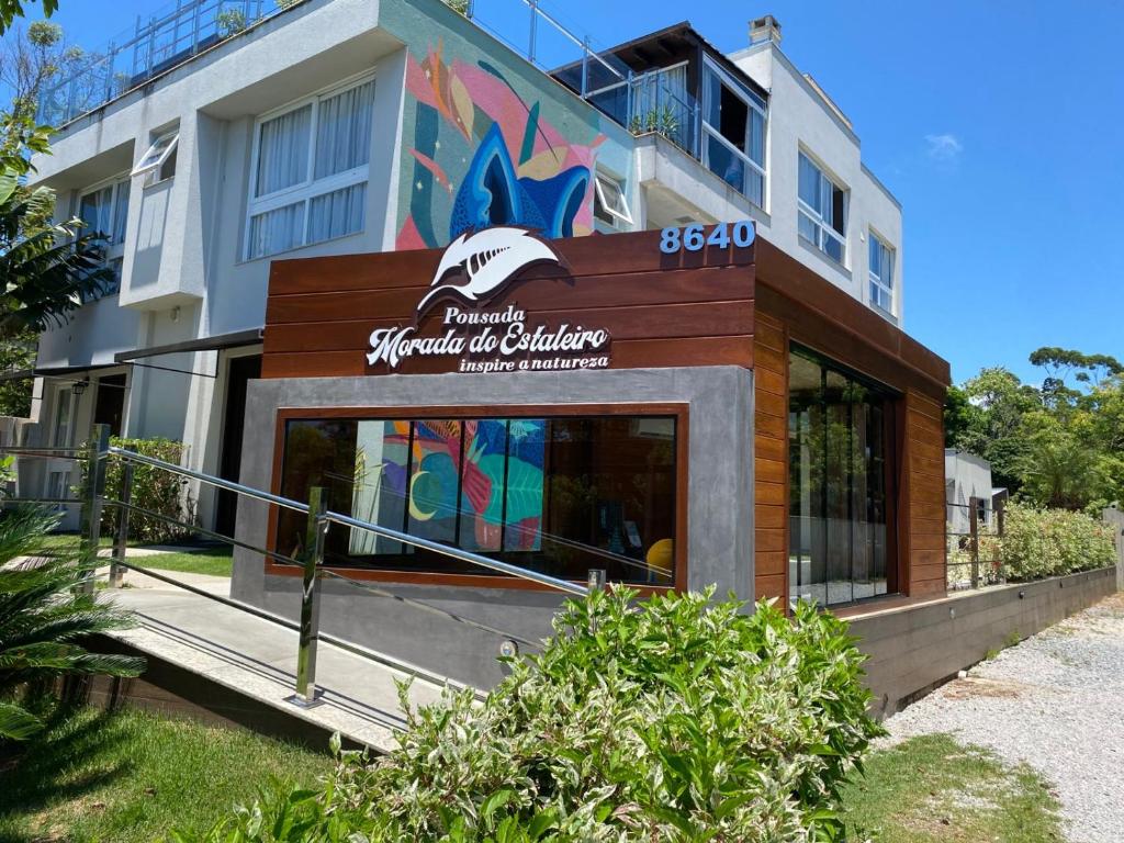 a building with a sign on the front of it at Morada do Estaleiro in Balneário Camboriú