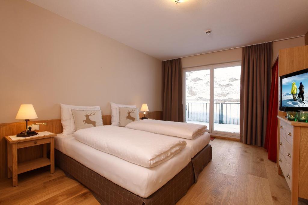 Postel nebo postele na pokoji v ubytování Hotel Enzian & Apartmenthotel Johannes