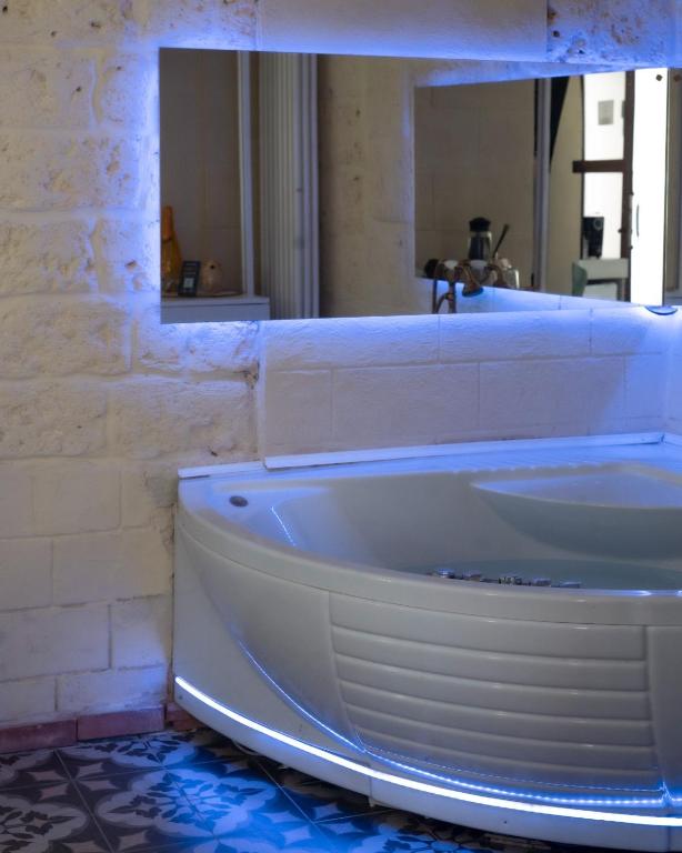 a white bath tub in a bathroom with a mirror at QUART0 GREC0 Suite 17 in Altamura