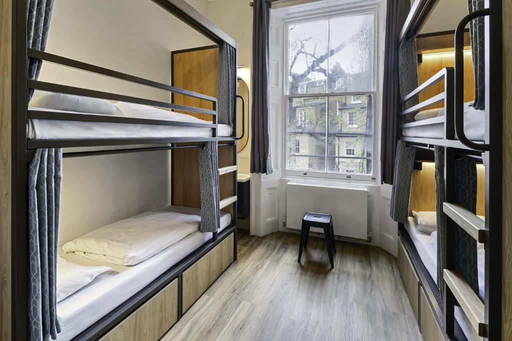 Astor Victoria Hostel - 
