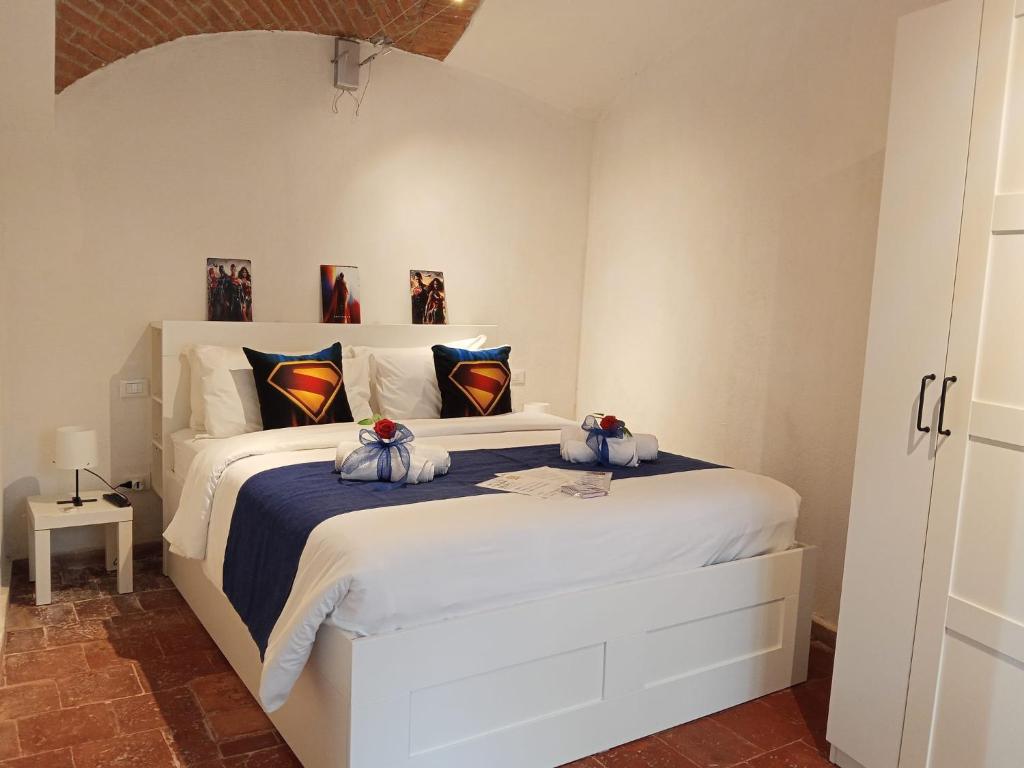 a bedroom with a large white bed with pillows at G&G Giusy e Gabry in Viverone