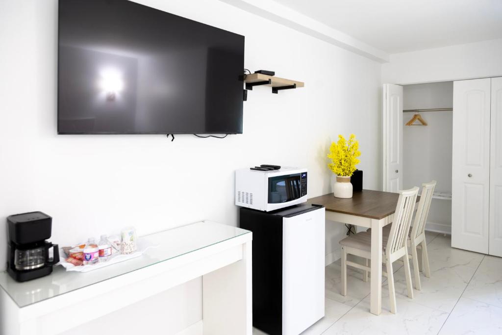 Palm Breeze Hotel photo