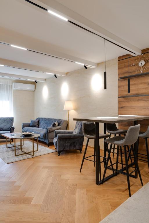 Apartmani Central 5 &amp; Free Parking 4