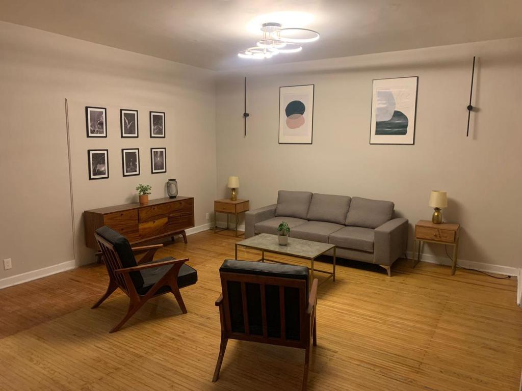 a living room with a couch and a table at Rio amazonas 7 in Mexico City