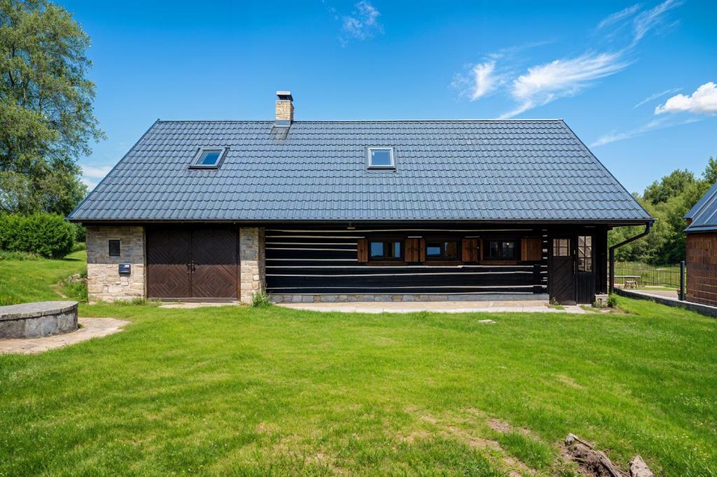 a house with a large yard in front of it at Roubenka Kubovka in Černá v Pošumaví
