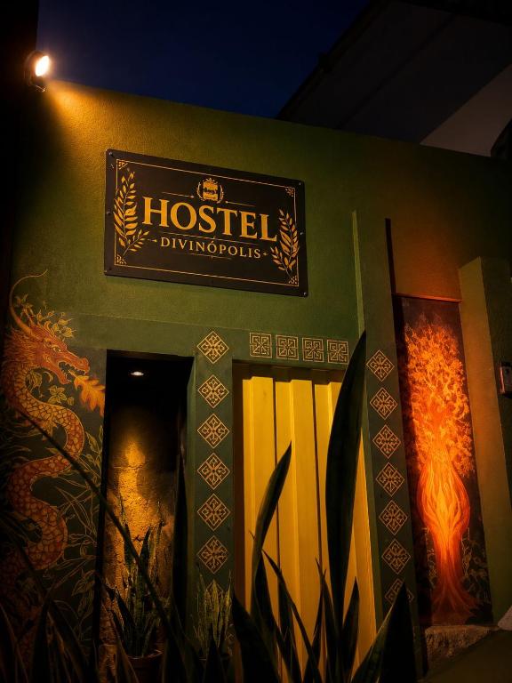 a hostel sign on the side of a building at HOSTEL Divinópolis in Divinópolis