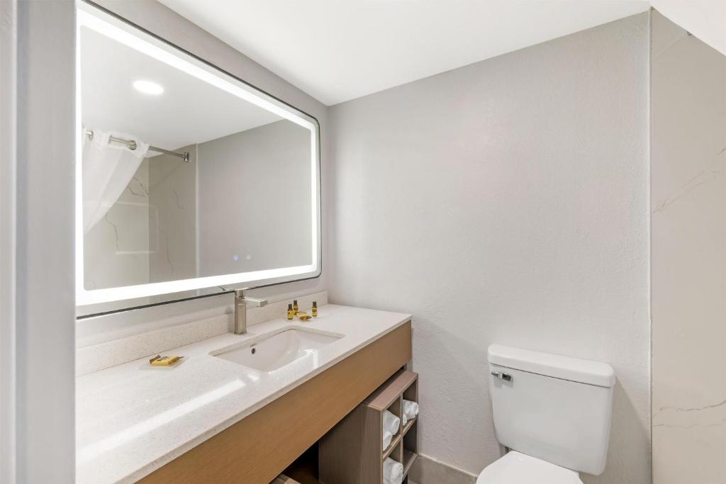 Best Western Plus Madison-Huntsville Hotel photo