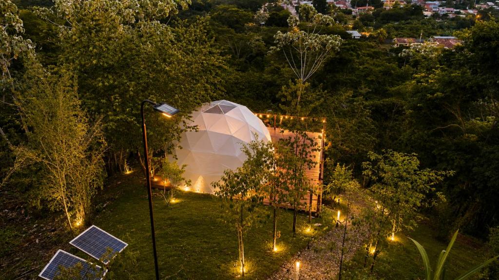 an igloo in the middle of a garden with lights at Shapaja Glamping in Tarapoto