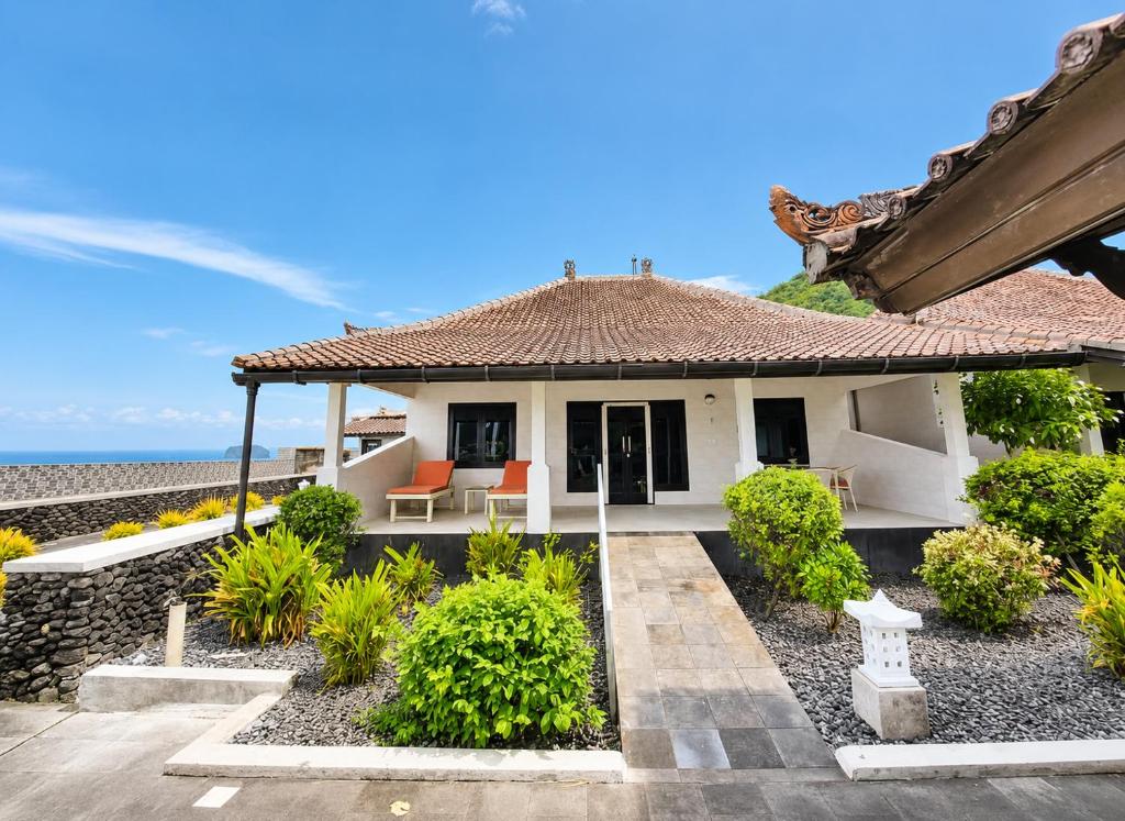a house with a view of the ocean at Bugbug Beach Resort in Gili Biaha