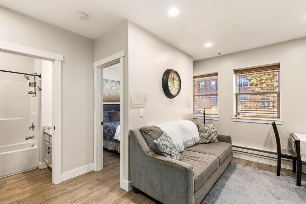 Aisling Suites - Two-Bedroom Deluxe Apartment