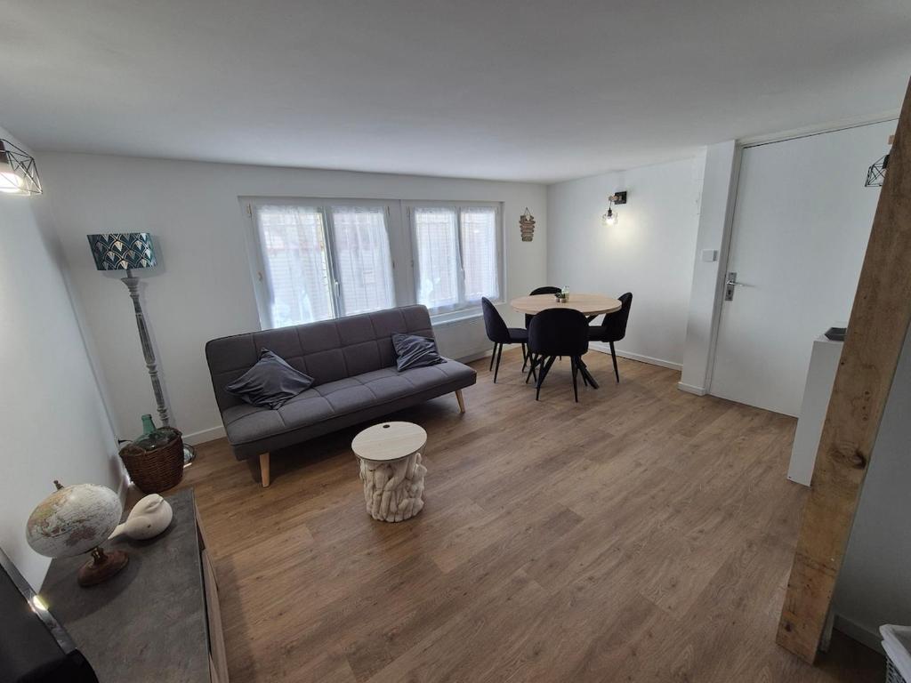 a living room with a couch and a table at Le cocon en ville in Limoux