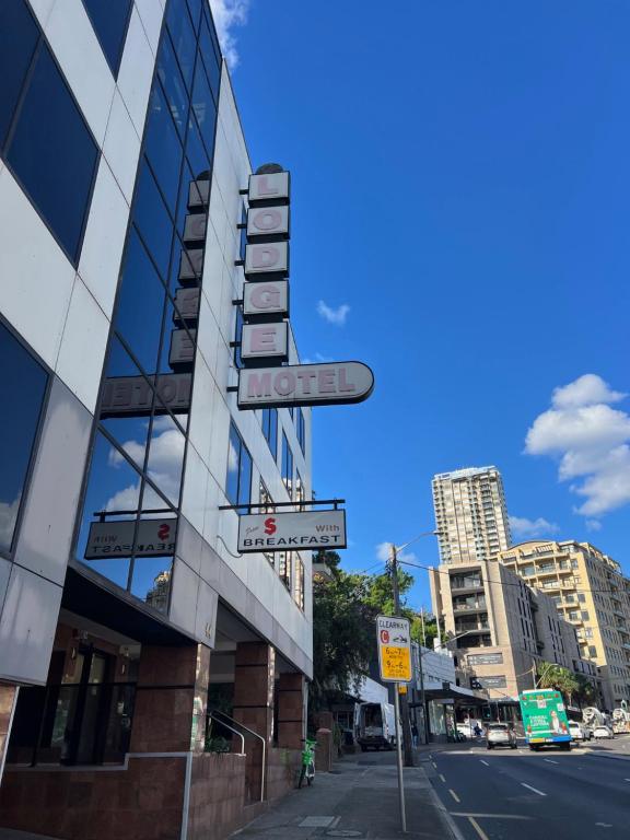 a hotel sign on the side of a building at Edgecliff Lodge Motel in Sydney