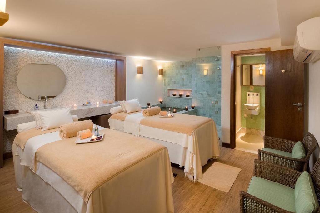 Postel nebo postele na pokoji v ubytování Wish Hotel da Bahia