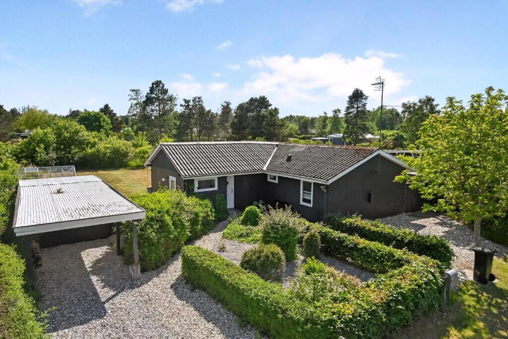an aerial view of a house with a garden at Lovely Cottage Full Of Holiday Atmosphere in Rødby