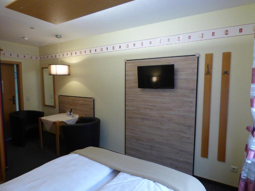 Postel nebo postele na pokoji v ubytování Hotel Nußknacker