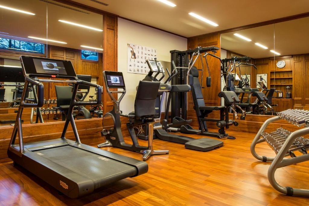 Fitness centrum a/nebo fitness zařízení v ubytování Hotel Hermitage Relais & Châteaux