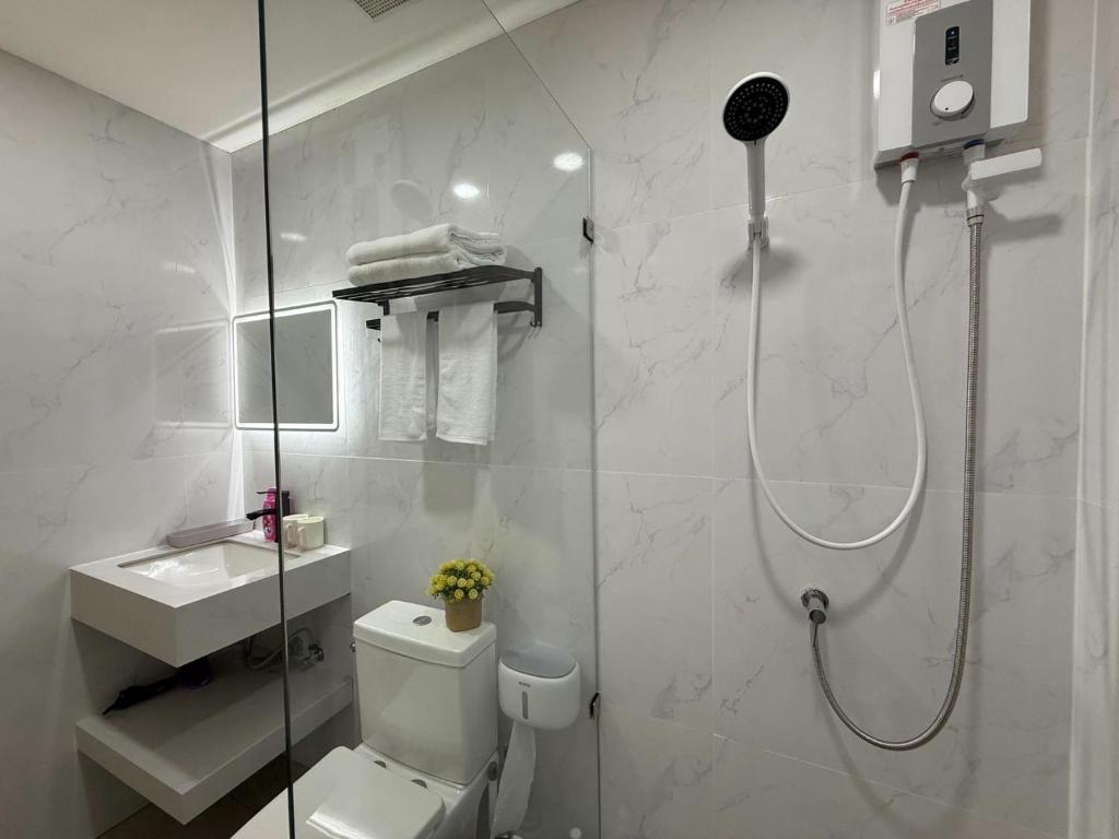 a bathroom with a shower and a toilet and a sink at S hostel 302 sukhumvit48 near Phrakanong BTS in Amphoe Phra Khanong