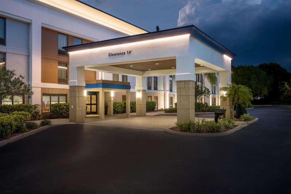 Hampton Inn Naples - I-75 photo