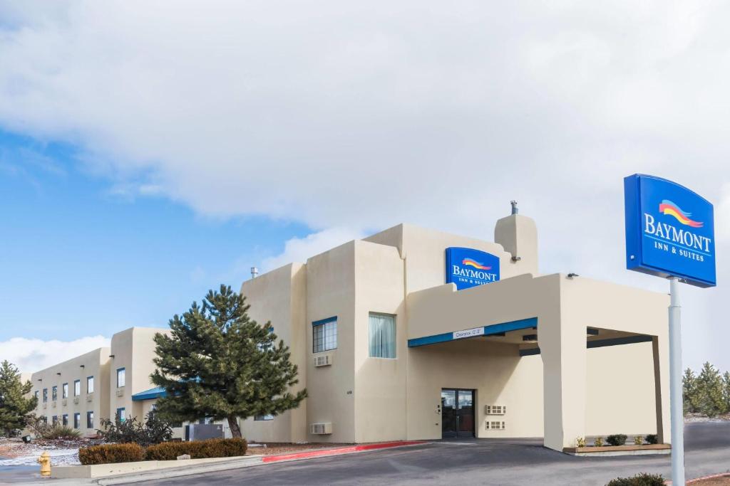 Baymont by Wyndham Santa Fe - Housity