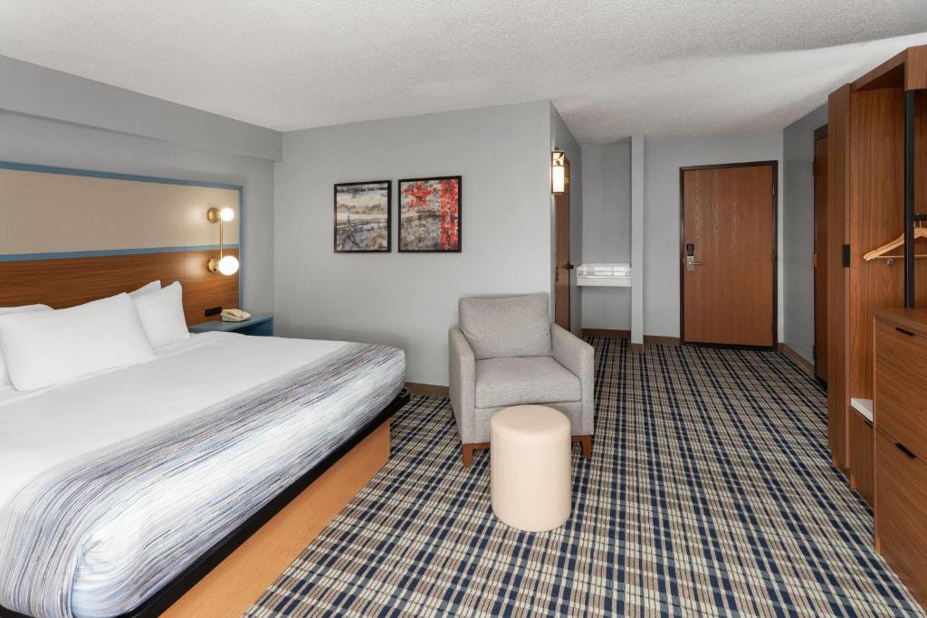 AmericInn by Wyndham Appleton North Little Chute - King Room - Mobility Accessible/Non-Smoking