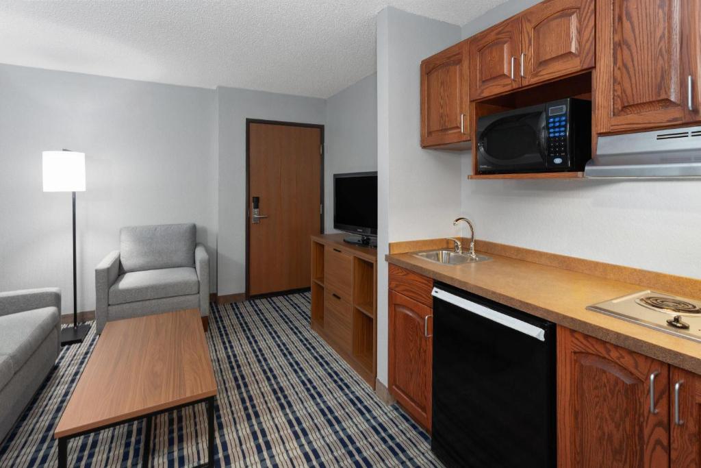 AmericInn by Wyndham Appleton North Little Chute - One-Bedroom King Suite - Non-Smoking