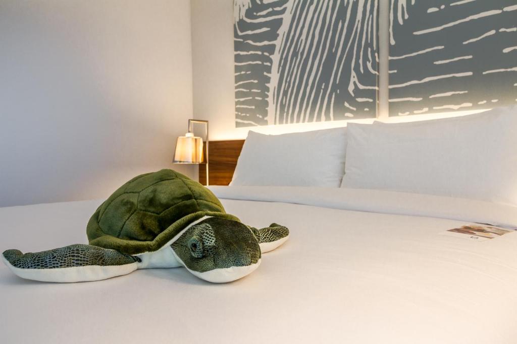 Postel nebo postele na pokoji v ubytování B Ocean Resort Fort Lauderdale Beach