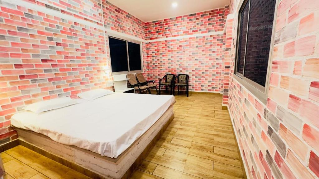 a room with a bed in a brick wall at Tulsipur Agro Park in Mirzāpur