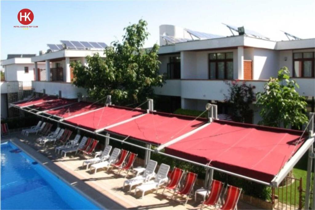 Bazén v ubytování Hotel Residence Key Club nebo v jeho okolí
