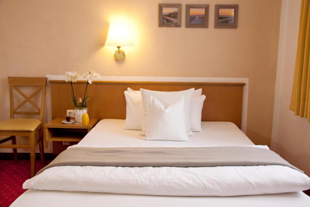Postel nebo postele na pokoji v ubytování Stadthotel Erding