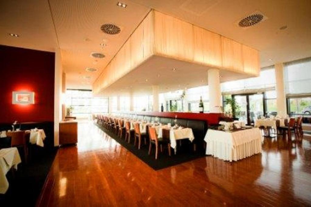 Restaurace v ubytování Novina Hotel Herzogenaurach Herzo-Base