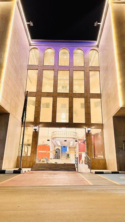 a large building with a bunch of windows at Al Raiyan Serviced Apartments in Taif