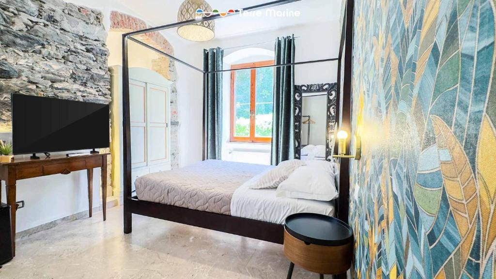 a bedroom with a bed and a wall with a mural at Terre Marine Rooms in Riomaggiore