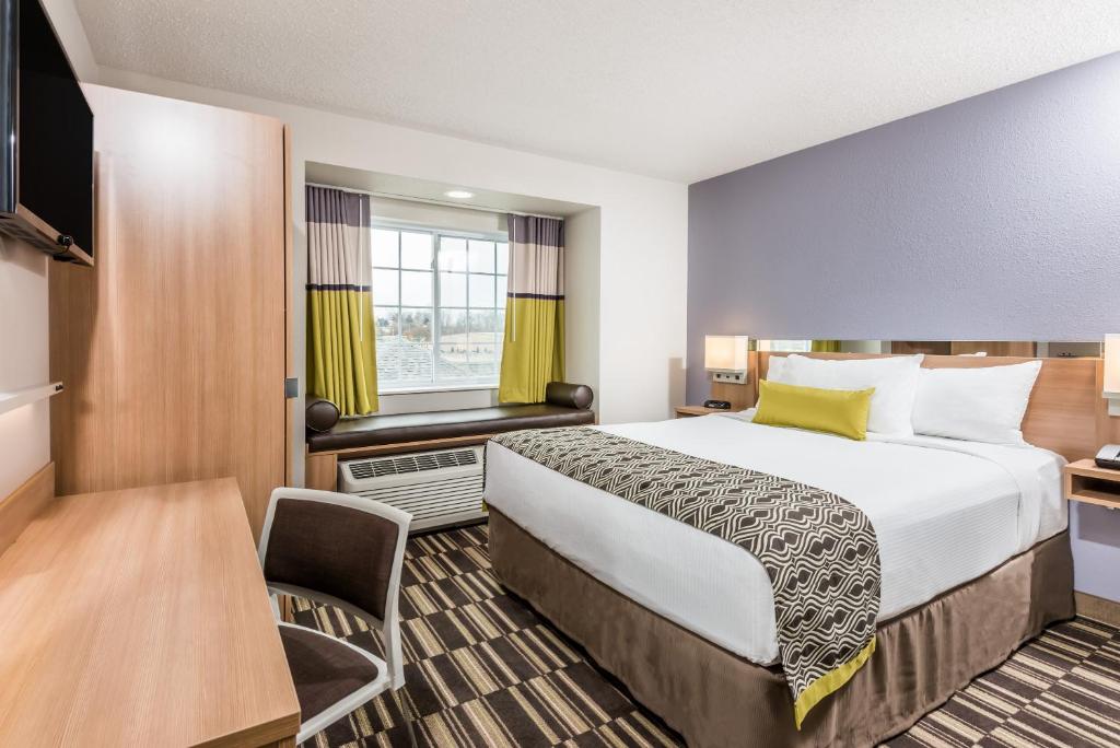 Microtel Inn & Suites by Wyndham Beaver Falls - Queen Room - Disability Access/Non-Smoking