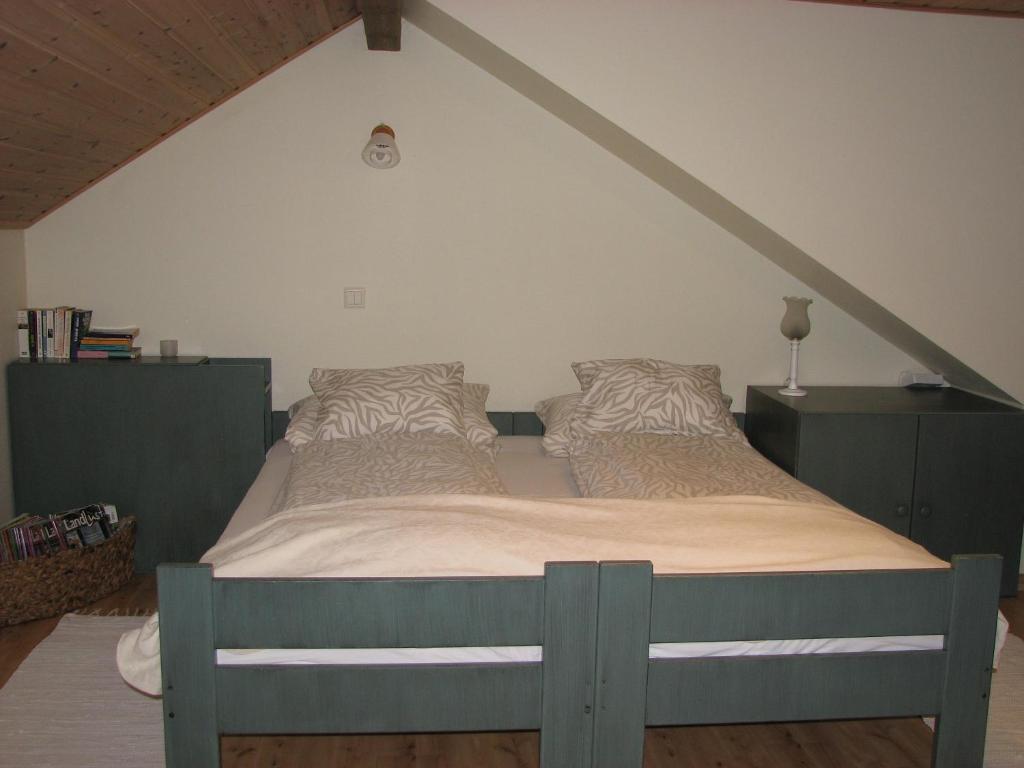 a bedroom with a large bed in a attic at Båtstadsberget Höljes in Höljes