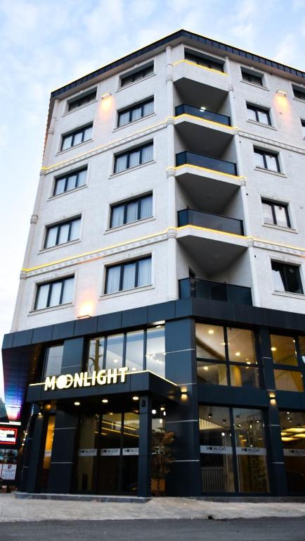 ein großes weißes Gebäude mit einem Schild darauf in der Unterkunft Moonlight Suite in Trabzon