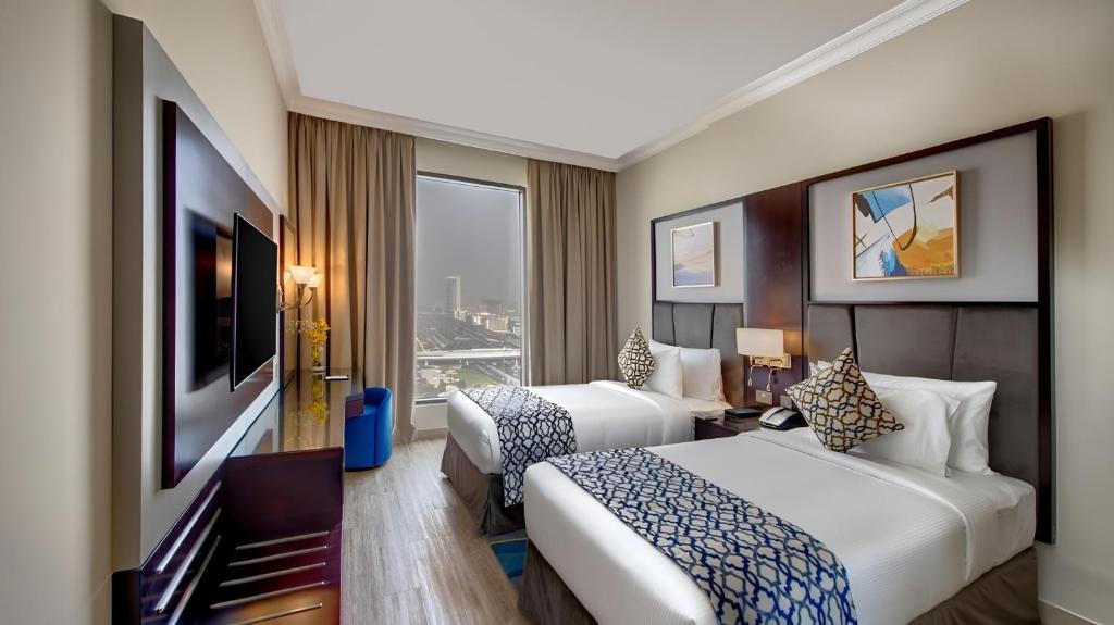 Two Seasons Hotel & Apartments - 