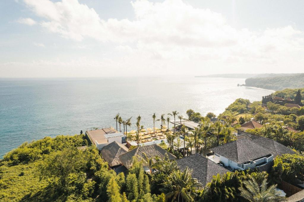 Ulu Cliff House