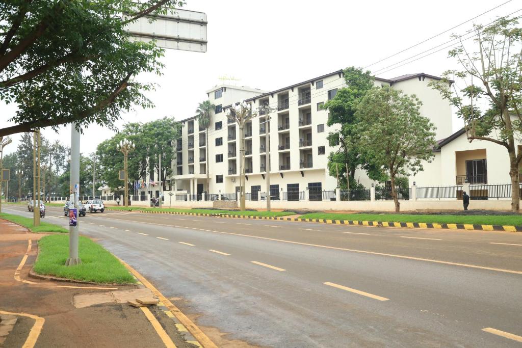an empty street in front of a large building at Haile Resort Jimma in Jīma