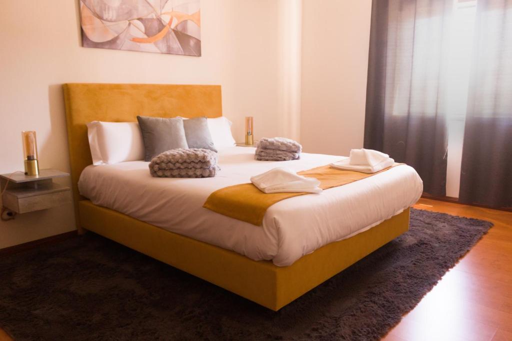 a bedroom with a large bed in a room at Moby Dick Guesthouse in Atouguia da Baleia