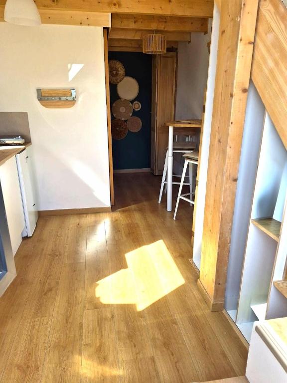 an empty room with a wooden floor and a table at Cozy Studio in Marck