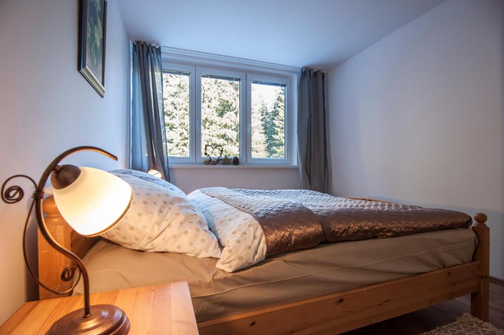 A bed or beds in a room at Ski apartmán CHOPOK JASNA
