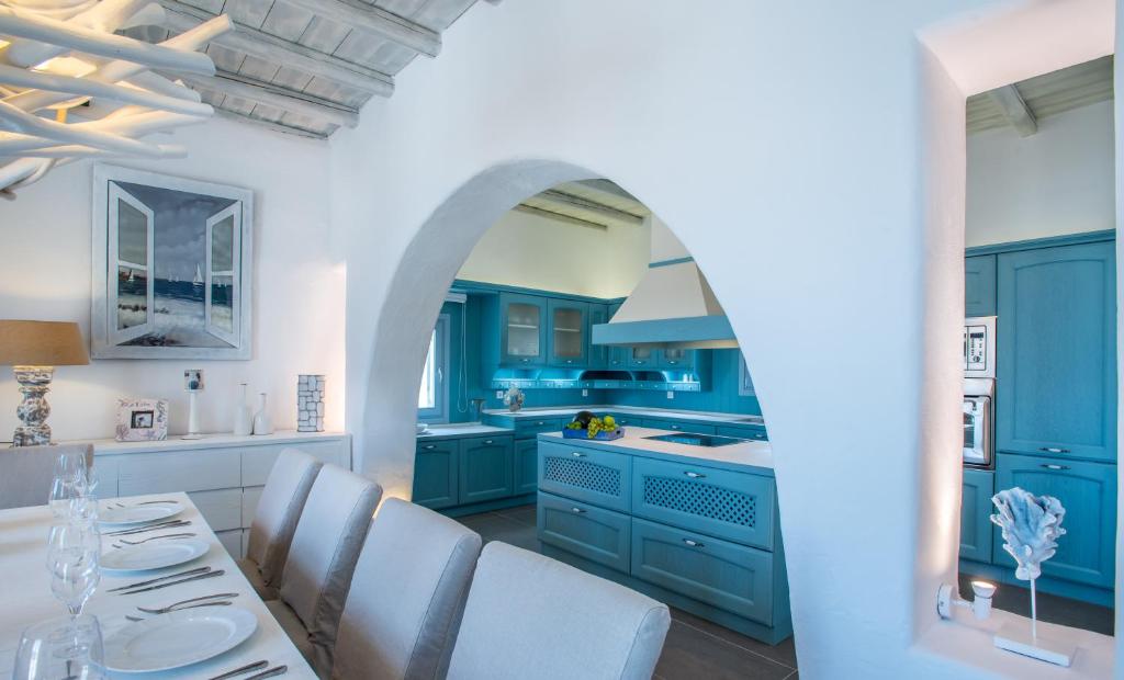 Kuchyňa alebo kuchynka v ubytovaní Aelia Hospitality Paros