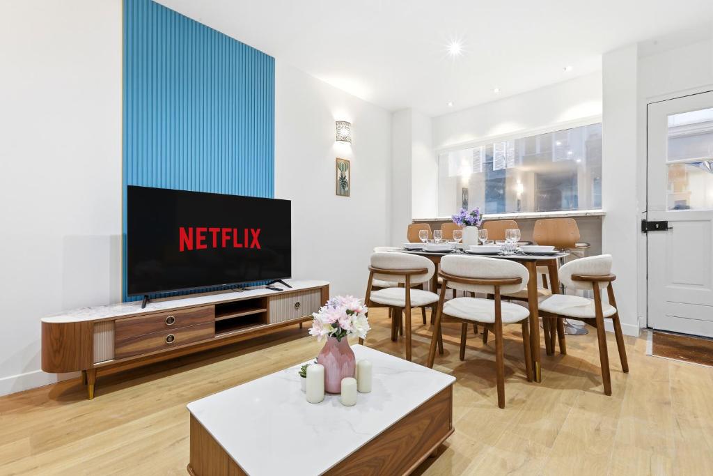 Spacious 4BR Paris Charm in Paris 8 with Netflix